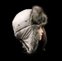 Бежевая блестящая шапка ушанка для девушки мех Волк